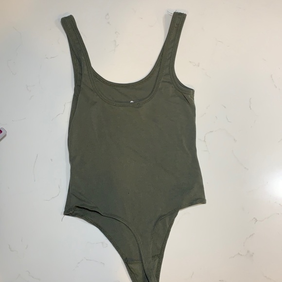 Olivia & James Ribbed Bodysuit - Picture 4 of 4